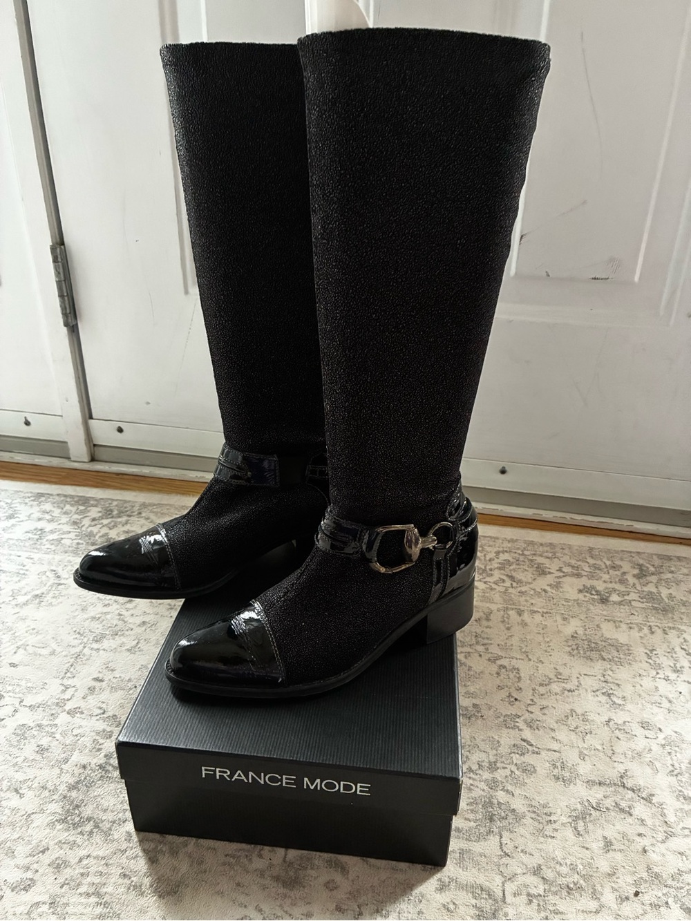 France Mode Black Mid-Calf Heeled Boots with Gloss Cap Toe